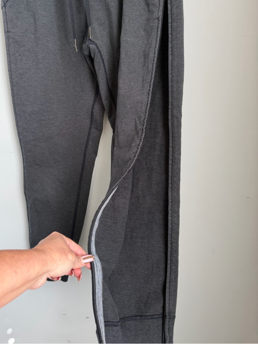 Lululemon Charcoal No Sweat Gray Zip Leg Jogger Sweatpants Size 6 - Picture 6 of 14
